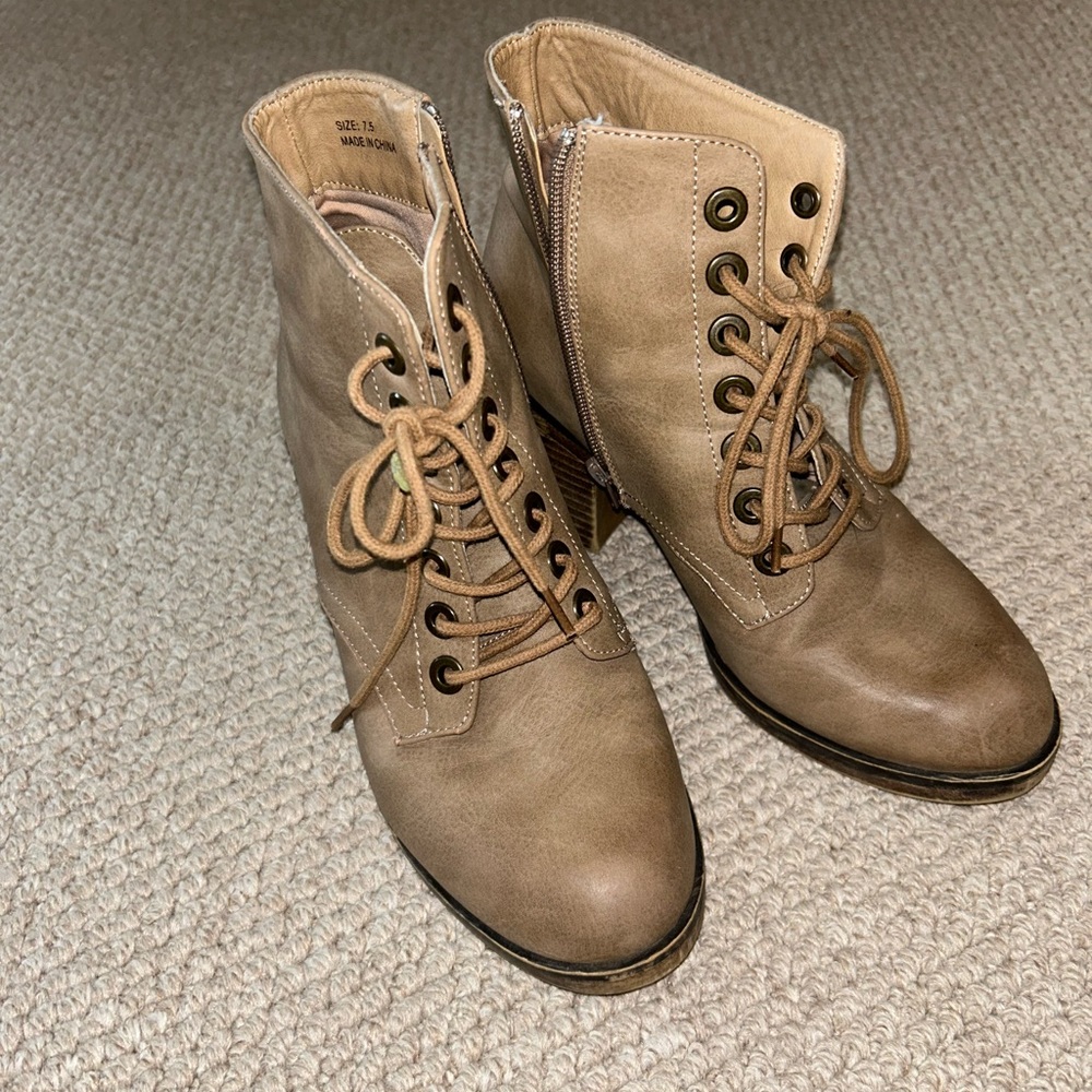 ✨Moving Sale✨ Tan Suede Heeled Boots